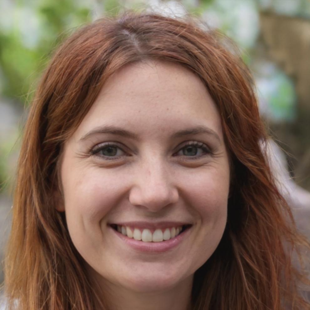 Portrait de Marie Dubois, experte en retouche portrait