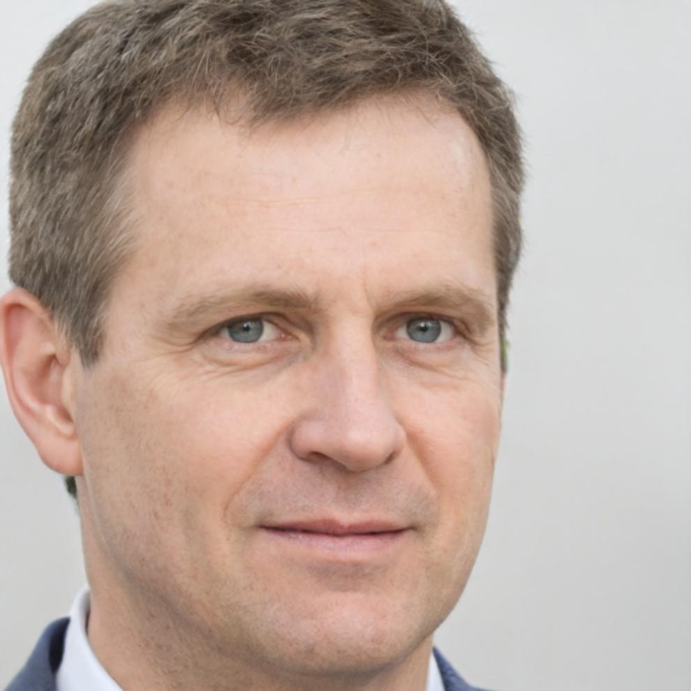 Portrait de Marc Dubois, Directeur Marketing chez TechVision